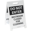 Panneau sol - Ne pas entrer dans des toilettes fermées pour nettoyage
