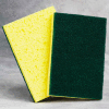 Éponge en cellulose avec tampons à récurer - 4 "x 6" x 7/8" - Jaune/vert - Qté par paquet : 10
