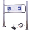 Magnétiquement verrouillage Swing Gate w / Right Handed Handicap - Chrome miroir