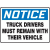 Avis AccuformNMC Les camionneurs doivent rester avec leur panneau de véhicule, plastique, 10 po x 14 po, bleu/blanc