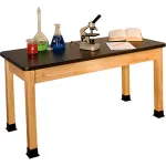 Tables de laboratoire et de sciences standard