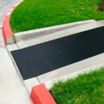 Tapis de rampe en caoutchouc ondulé pour l'extérieur