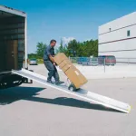 Rampes coulissantes rétractables pour le dessous de châssis des camions