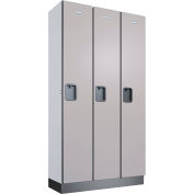 Global Industrial™ Casier en bois à 3 portes à 1 niveaux, 36 po L x 15 po P x 72 po H, gris, assemblé
