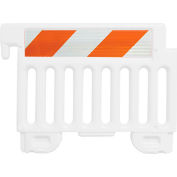 Barricade en plastique conforme à la norme ADA Plasticade, feuilles rayées prismatiques d’intensité élevée, blanc