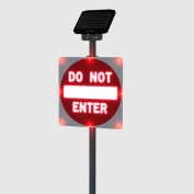 LegendViz® Dusk Till Dawn Don’t Enter BlinkerSign,® Solaire, 30"L x 2"P x 30"H, Blanc/Rouge