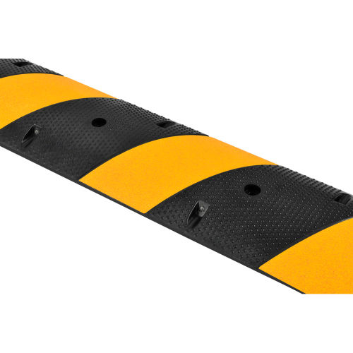 Global Industrial™ Portable Rubber Speed Bump, 72 « L, noir avec rayures  jaunes