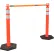 Poteaux de signalisation portables Global Industrial™ 2 avec barre à cônes, orange, base hexagonale