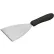 Grattoir Winco TKP-40, lame de 4-1/2" de long et 4" de large, manche en polypropylène noir - Lot de 24