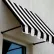 Awntech Santa Fe : auvent pour fenêtre ou entrée, 5-3/8' de largeur x 2-9/16' de hauteur x 2' de profondeur, noir/blanc