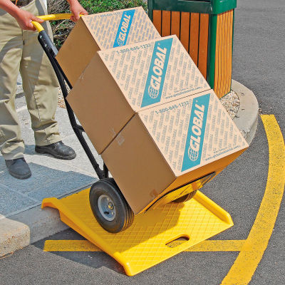 Global Industrial™ Plastic Hand Truck Curb Ramp, 1000 Lb. Capacity