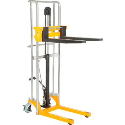 Global Industrial™ Manual Lift Stacker, 59 » Lift, 880 Lb. Capacité